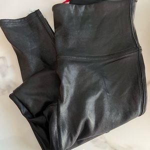 Spanx faux leather leggings in size large black